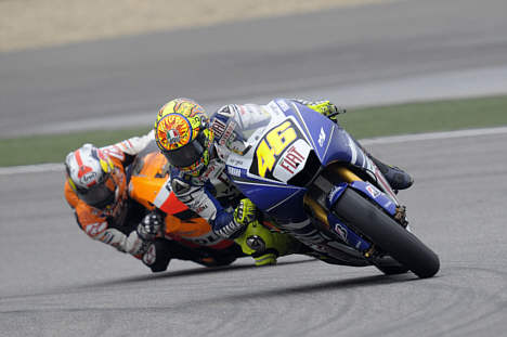 Valentino Rossi kørte sin Fiat Yamaha til sejr i Kina for nylig foran Hondas Dani Pedrosa. Rossi og team-kammeraten Jorge Lorenzo er blandt favoritterne i Le Mans denne weekend.